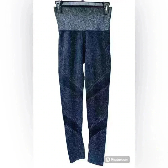 NWOT Athleta Twilight Tight Sparkle Seamless Leggings Navy Blue S - Picture 2 of 5